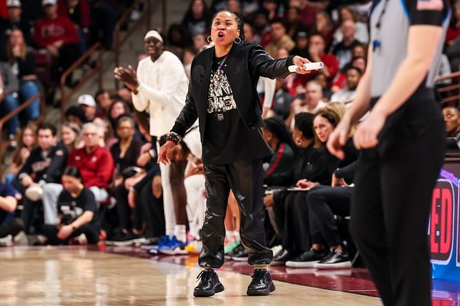 $12 million worth Dawn Staley comments on South Carolina’s status after disappointing loss vs Geno Auriemma’s UConn: “We need a game”