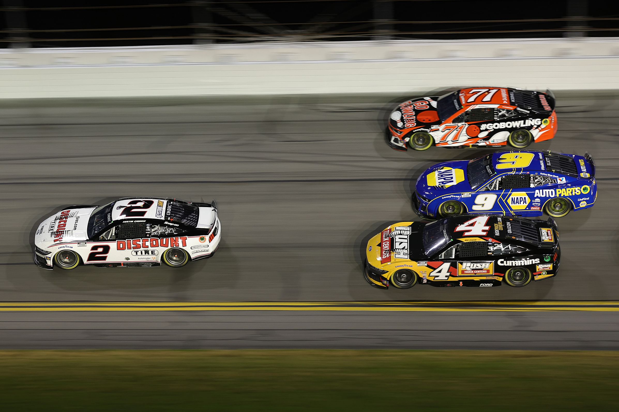 Austin Cindric (2) leads the field during the Daytona 500 at Daytona International Speedway - Source: Imagn