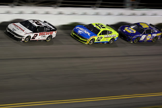 “I don’t know what information he’s getting”: Team Penske star blames Kyle Larson for destroying his potential victory