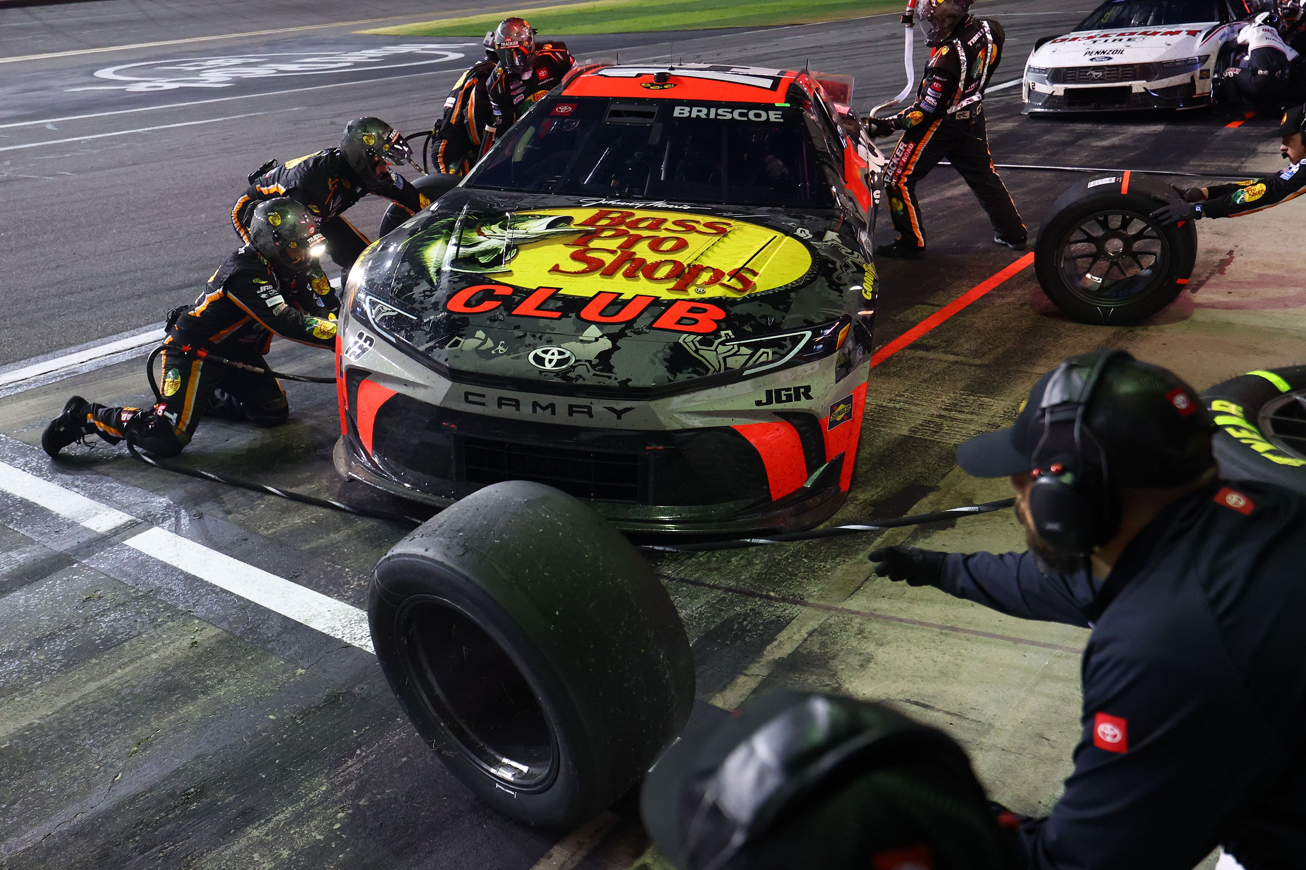 NASCAR Cup Series driver Chase Briscoe (19) makes a pit stop during the Daytona 500 at Daytona International Speedway - Source: Imagn