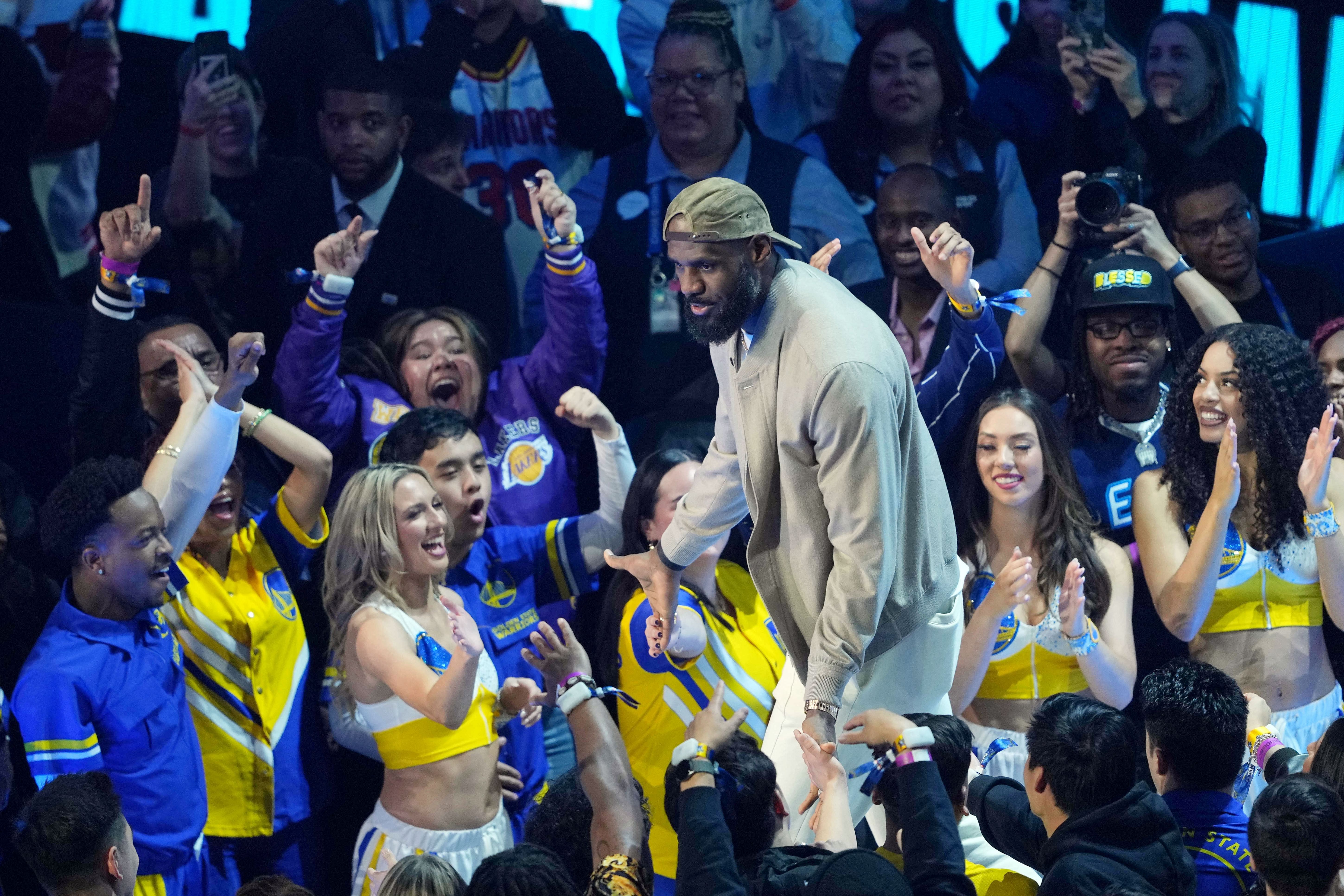 LeBron James surprisingly defended by controversial host. (Photo: IMAGN)