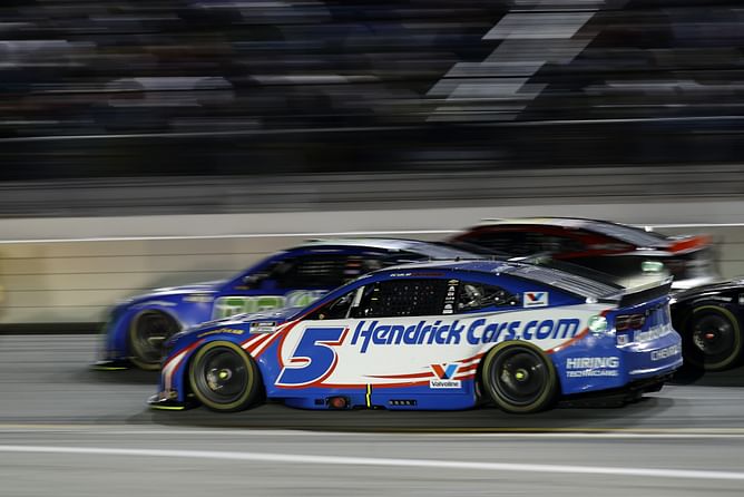 Kyle Larson finally wins a stage as he breaks superspeedway curse at Atlanta