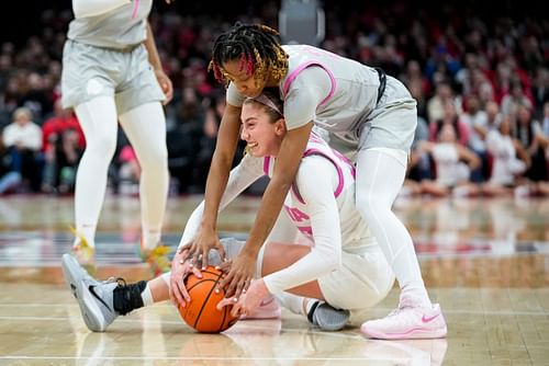 Ohio State Buckeyes guard Jaloni Cambridge (#22) fights for the ball against Iowa Hawkeyes guard Lucy Olsen (#33) in the first half at Value City Arena. Photo: Imagn