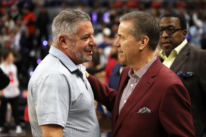 "John Calipari is a clown": Fans pounce on Arkansas HC online as Razorbacks face Johni Broome, Auburn