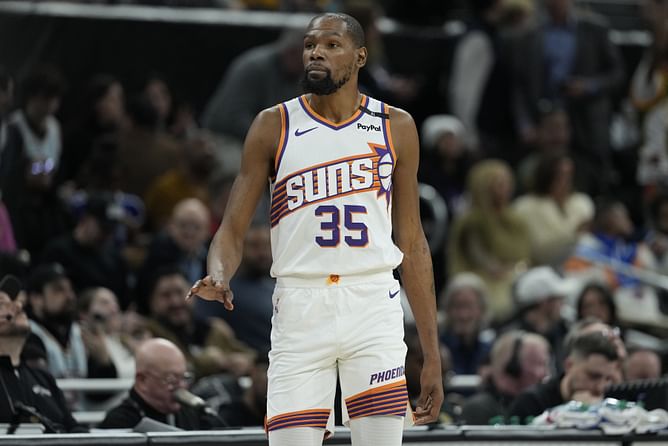 Picture of 6'11 Kevin Durant standing beside early Texas enrollee Nick Brooks goes viral