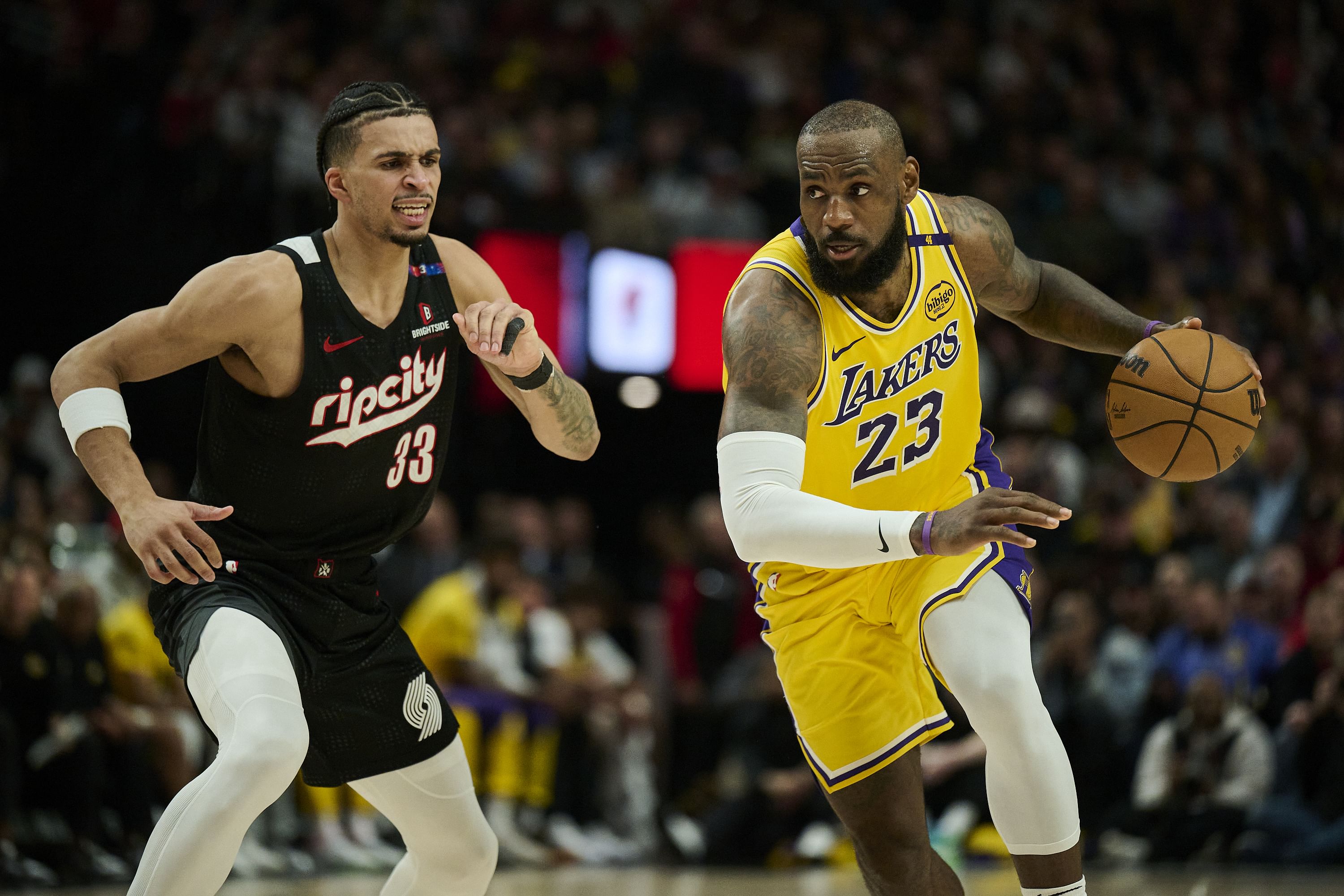 Stunned LeBron James reacts in 3-words to Lakers