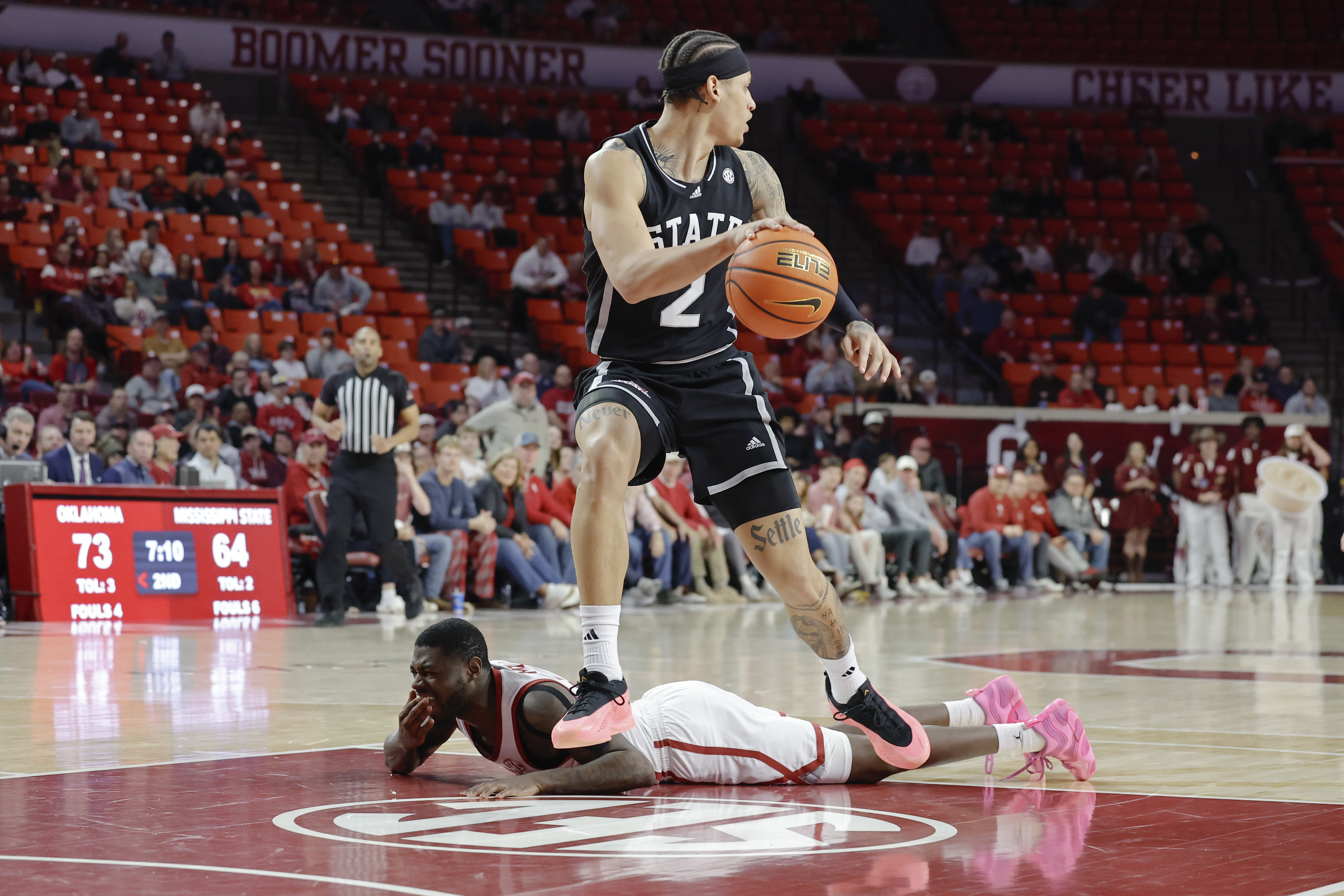 Fans in disbelief as Oklahoma's Duke Miles loses his teeth during game: "Ouch man maybe nobody should be doing that"