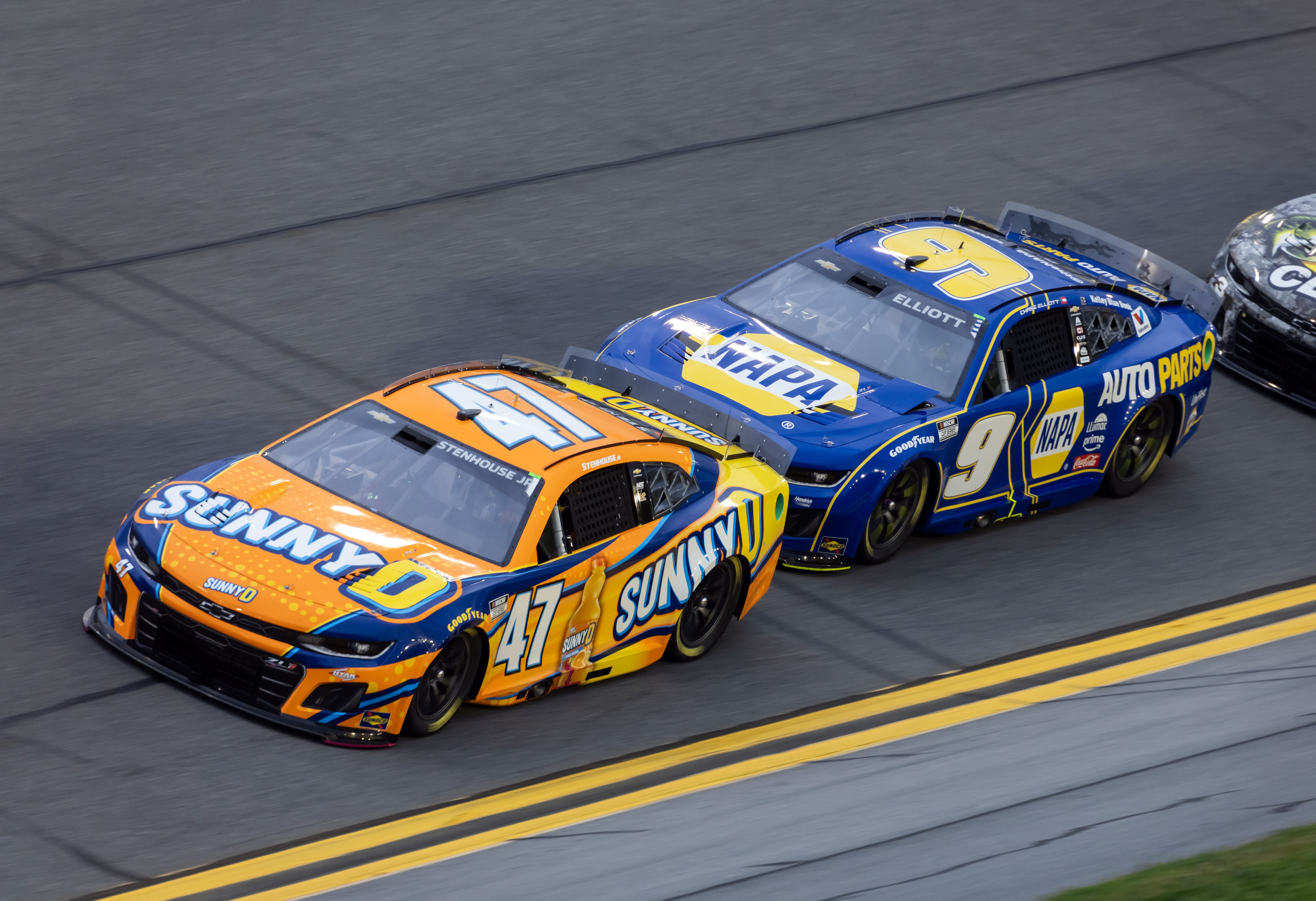 Ricky Stenhouse Jr. (47) leads Chase Elliott (9) during practice for the Daytona 500 - Source: Imagn