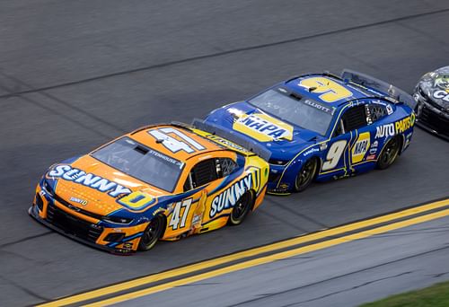 Ricky Stenhouse Jr. (47) leads Chase Elliott (9) during practice for the Daytona 500 - Source: Imagn