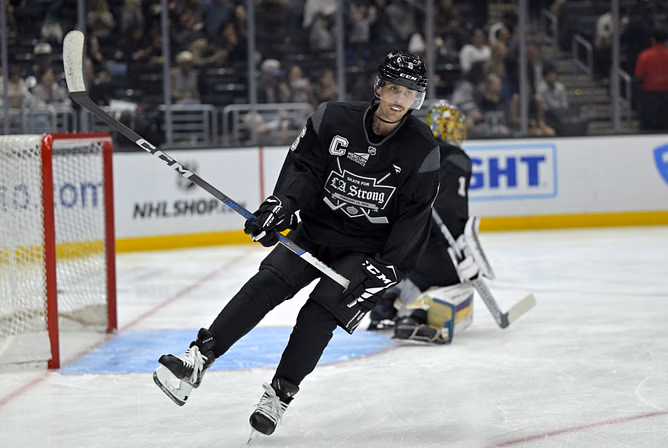 Leafs celebrity fan Justin Bieber makes his feelings known about Auston Matthews and Mitch Marner at LA charity game