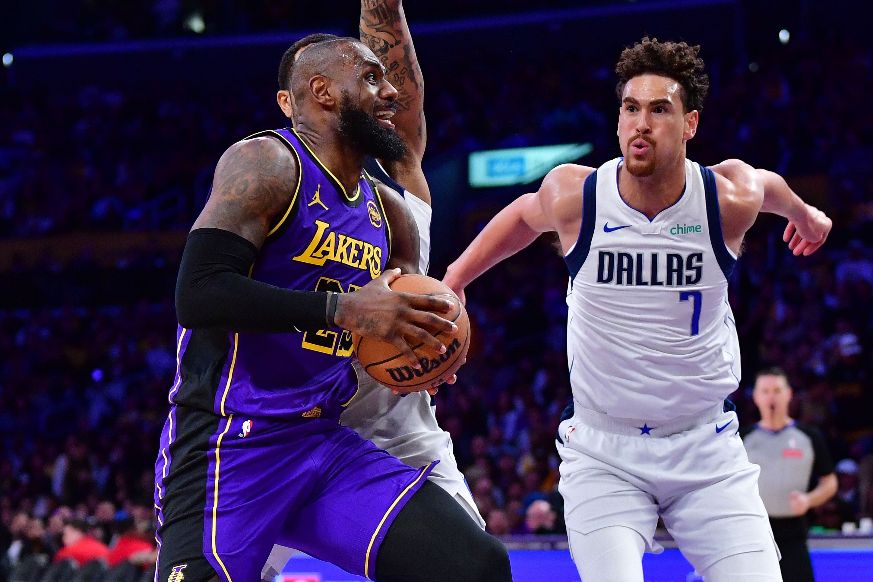 LeBron James takes over 4th quarter, helps Lakers get win over Dallas. (Photo: IMAGN)