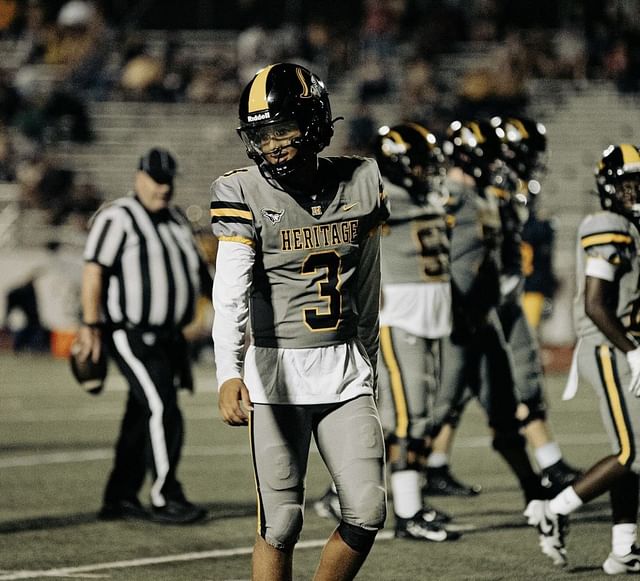 American Heritage QB Dia Bell #3 during a game. Image via @dkbthree on Instagram