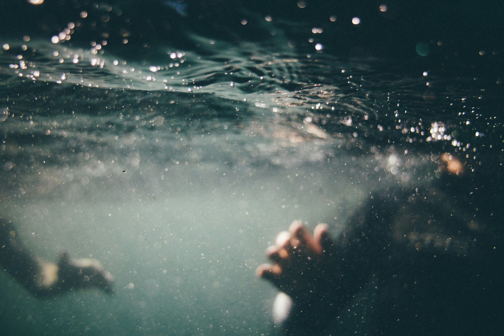 Paul Hutchinson suffocated Danni Houchins in shallow water. [Image via Unsplash/ Tim Marshall]