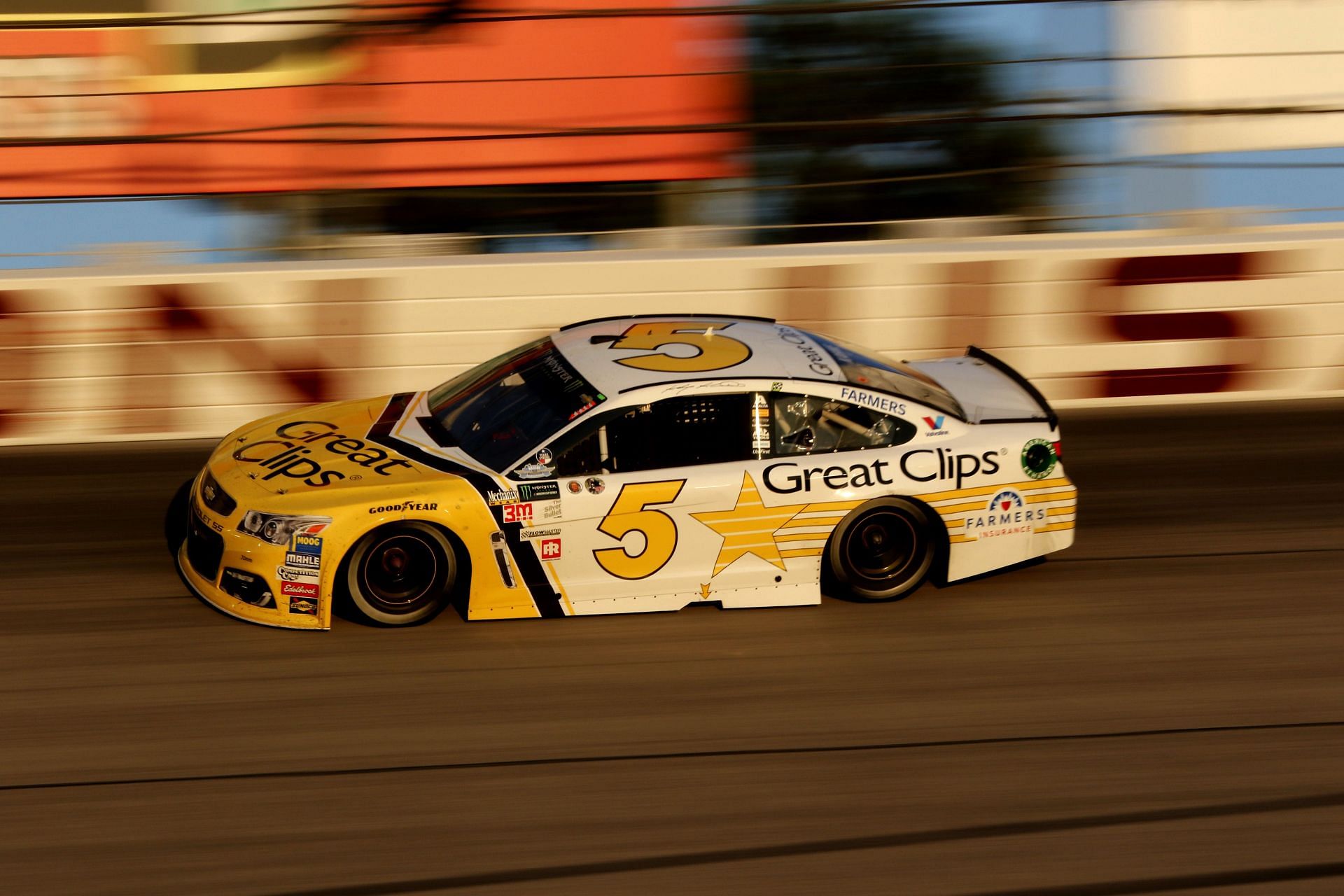 Kasey Kahne (5) Hendrick Motorsports Great Clips Chevrolet SS during the Bojangles Southern 500 on September 3, 2017, at Darlington Raceway in Darlington, SC. (Photo by Jeff Robinson/Icon Sportswire via Getty Images)