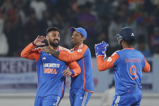 IND vs ENG : पांचवें T20I मैच के लिए टीम इंडिया की संभावित Playing 11, संजू सैमसन का कट सकता है पत्ता; विकेटकीपर बल्लेबाज की होगी वापसी!