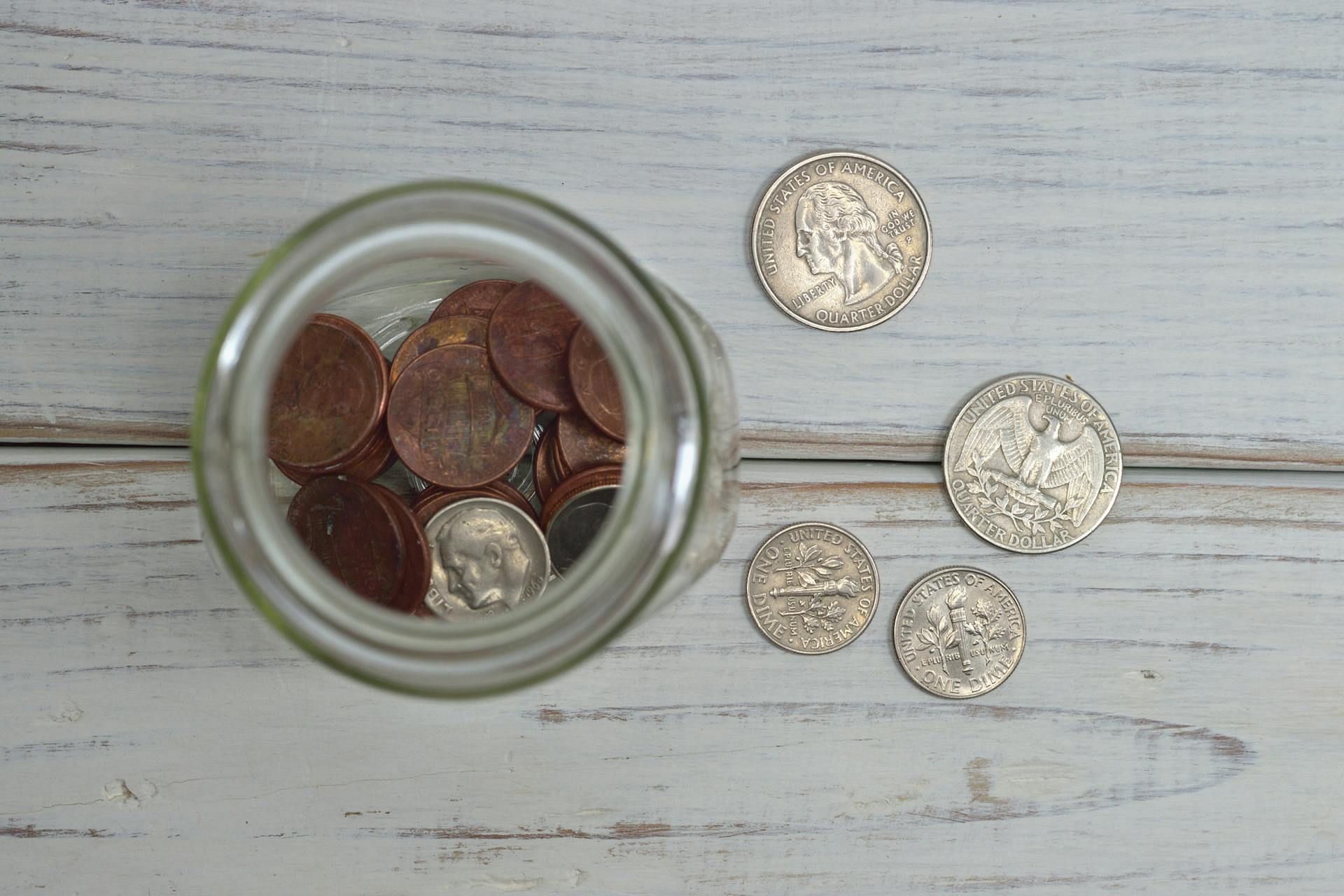 Jane was seen buying pasties and meat pie with a &pound;1 note (Image via Pexels)