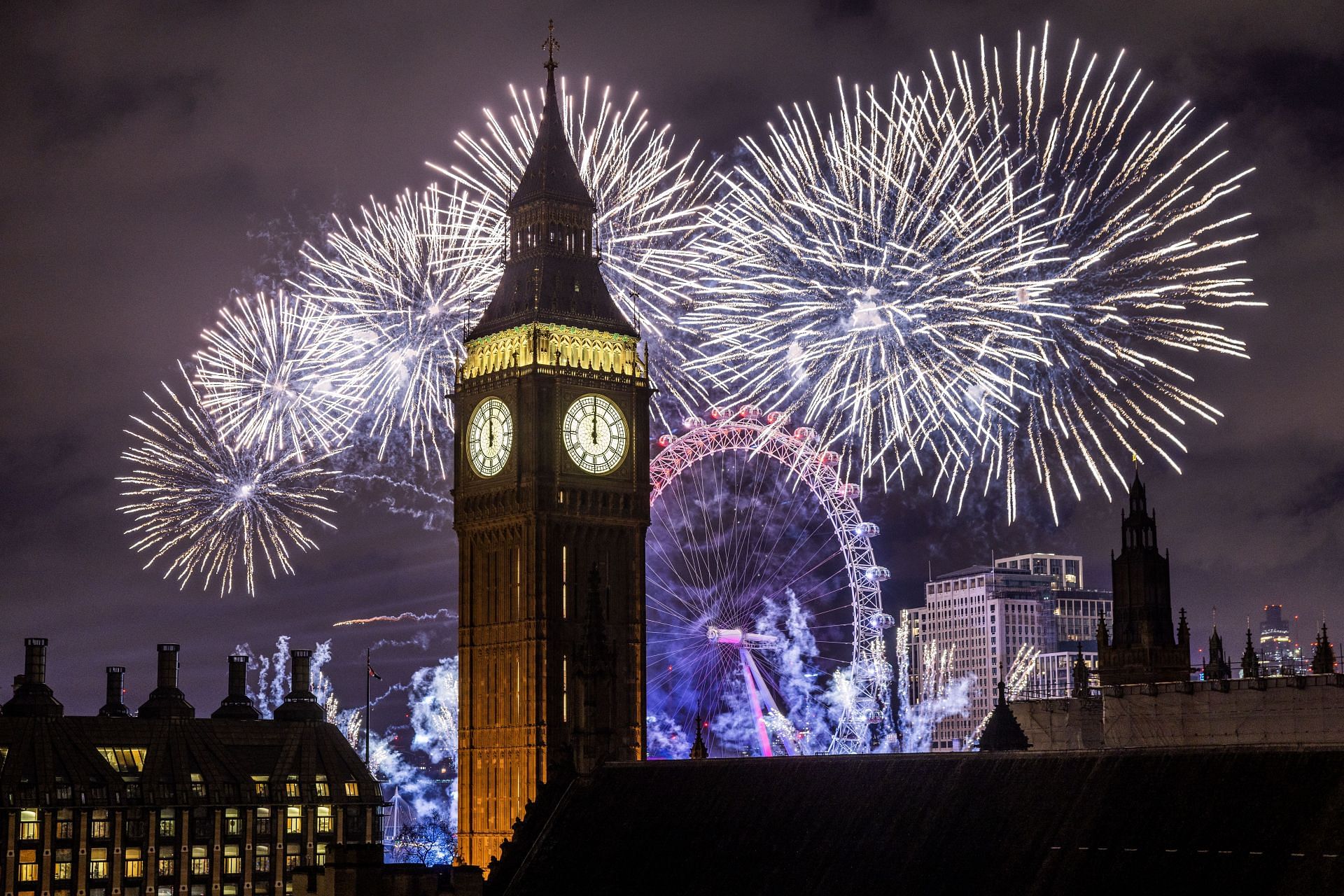 London Celebrates The New Year With Fireworks Show. (Photo by Dan Kitwood/Getty Images)