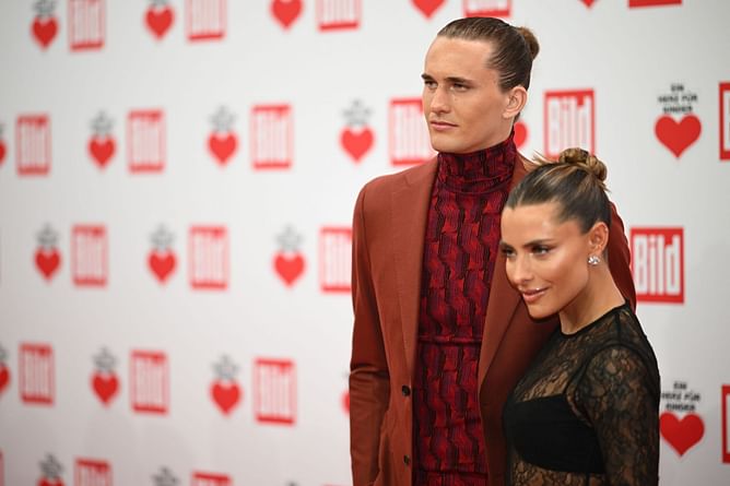 Alexander Zverev’s girlfriend Sophia Thomalla shows off chic workout fit in latest mirror selfie from the gym