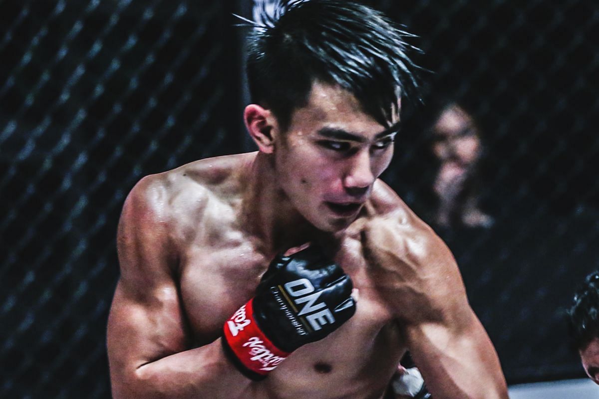 Joshua Pacio chose to continue the fight despite knee injury