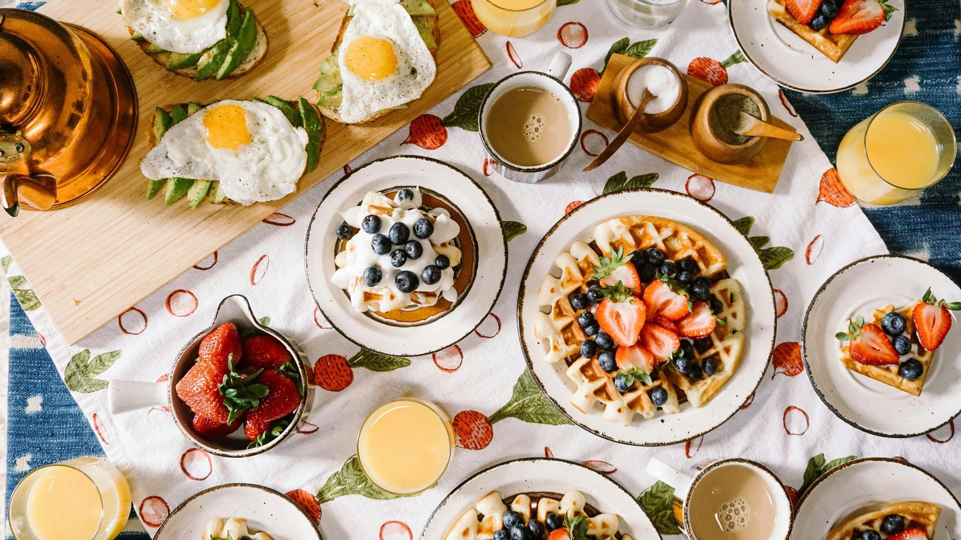 Fast food can sometimes make great breakfast options (Image via Unsplash)