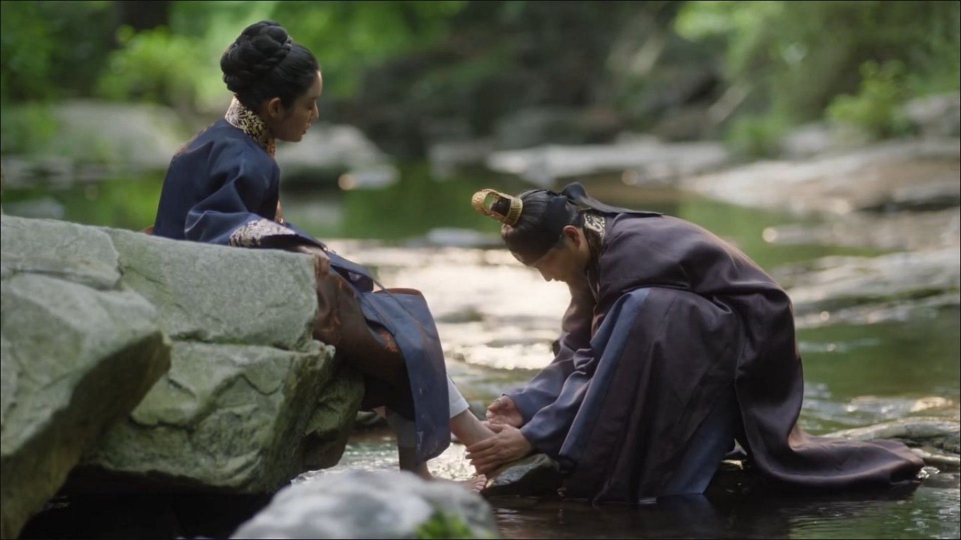 A still from The Queen Who Crowns episode 12 (Image via Viki)