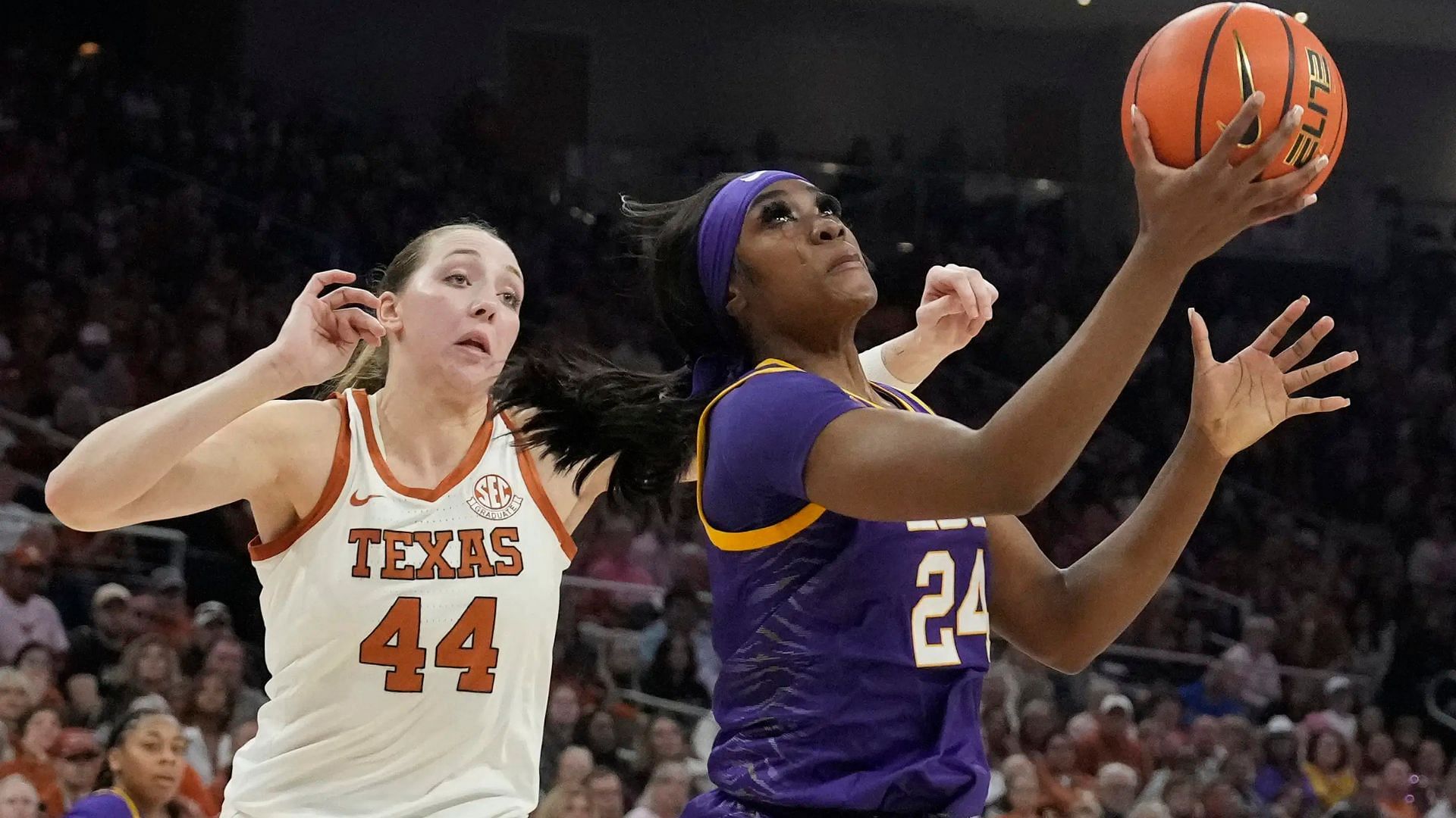 Aneesah Morrow in the win over Texas. - Source: Scott Wachter, Imagn