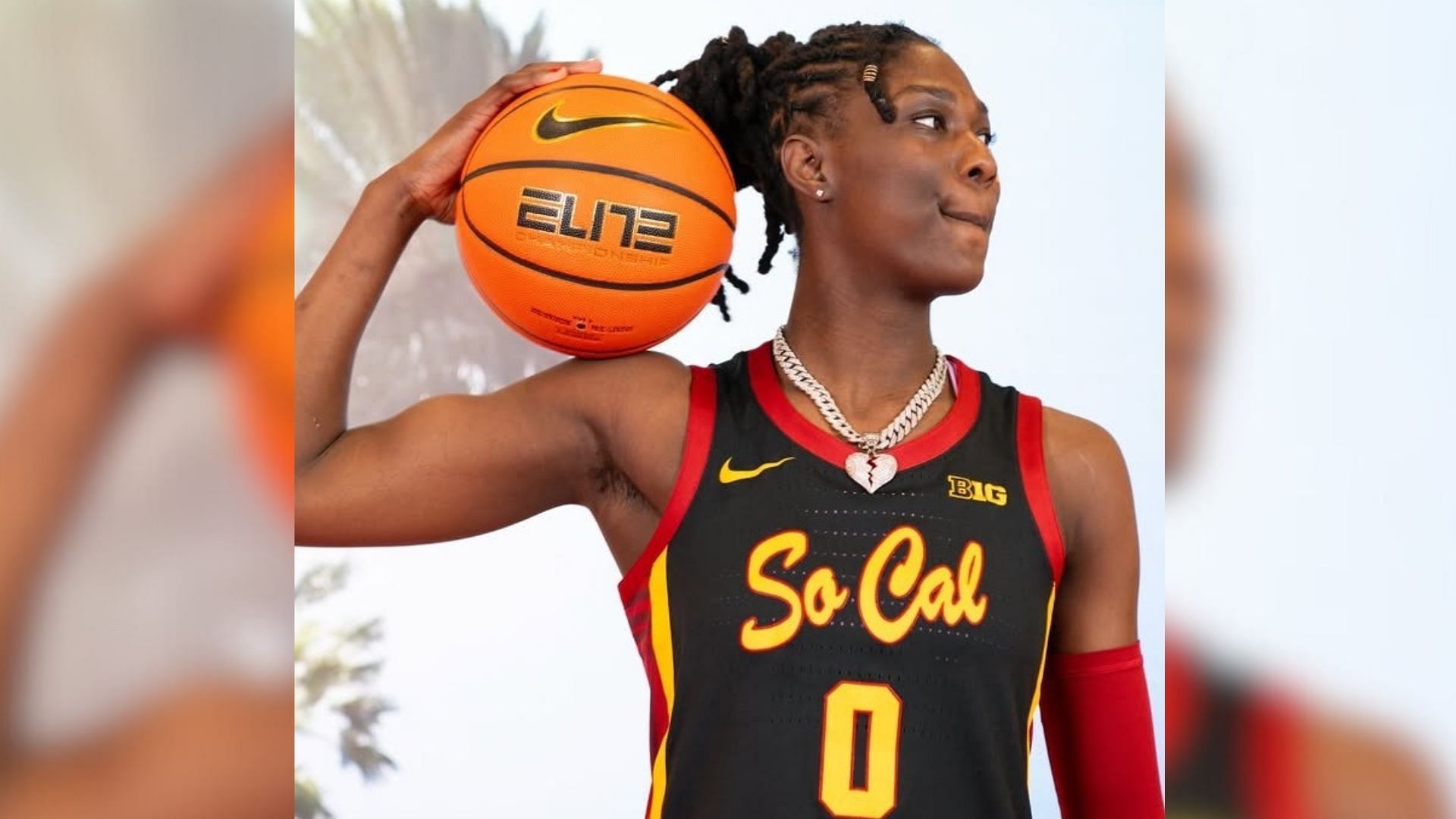 Five-star prospect Oliviyah Edwards poses for jersey photoshoot with the USC Trojans Jersey. (Image via Instagram @oliviyah.edwards)