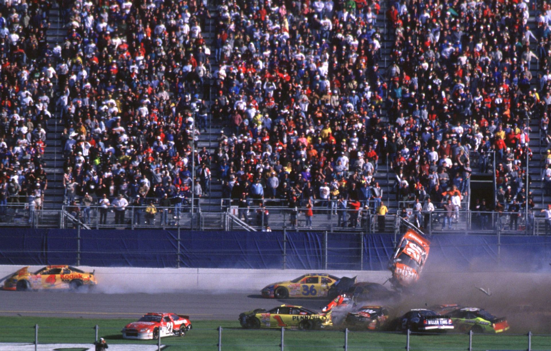 "I haven't found anything yet that I'm comfortable with" - When Tony Stewart's claustrophobia clashed with NASCAR’s safety rules