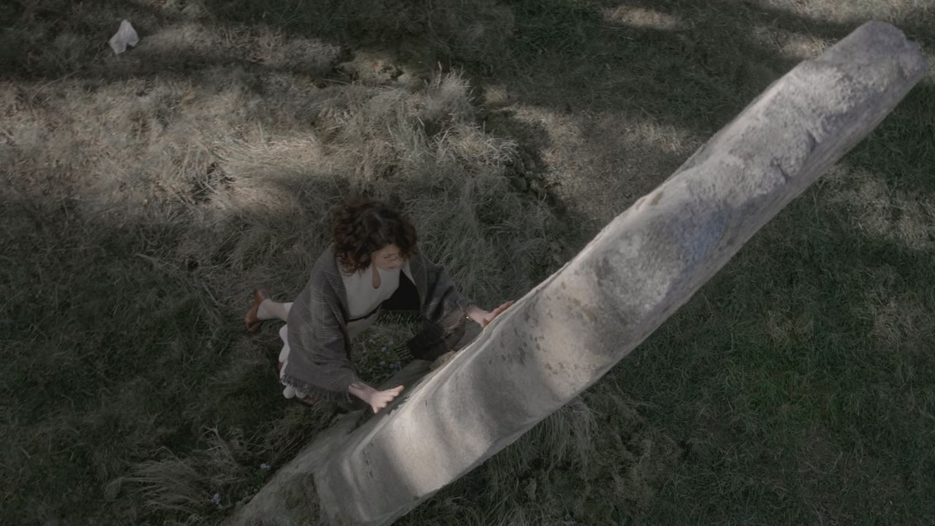 Claire discovering the rock that allows her to travel time. (Image via Netflix)