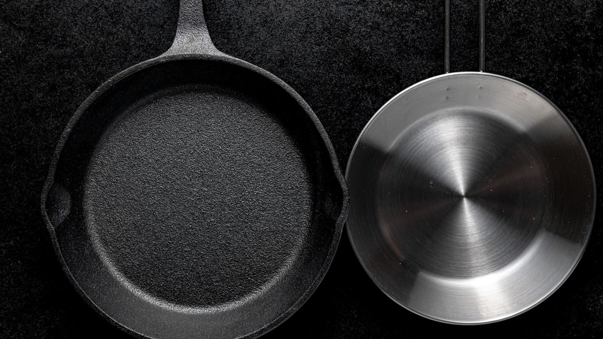 Cast-iron skillets and stainless steel cookware can be great alternatives for Teflon pans (Image via Freepik)