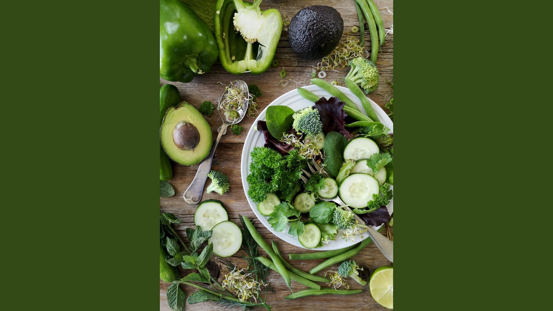 A refreshing green salad or coleslaw would offset the smokey spiciness of Ina Gartner&#039;s dish well (image via Unsplash)