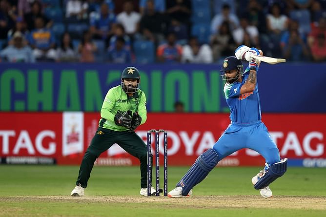 Fan spotted wearing Pakistan jersey with Virat Kohli's name and number in Dubai during 2025 Champions Trophy match [Watch]