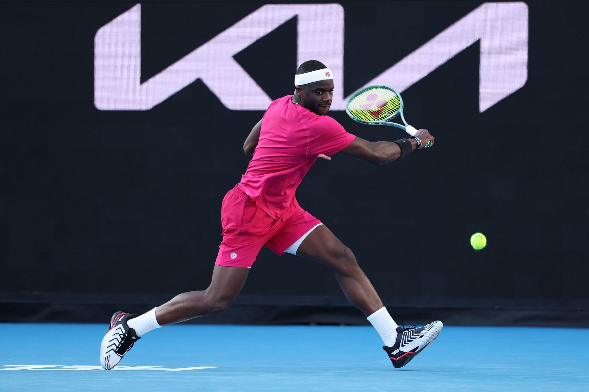 Frances Tiafoe plays a backhand slice in the 2025 Australian Open - Source: Getty