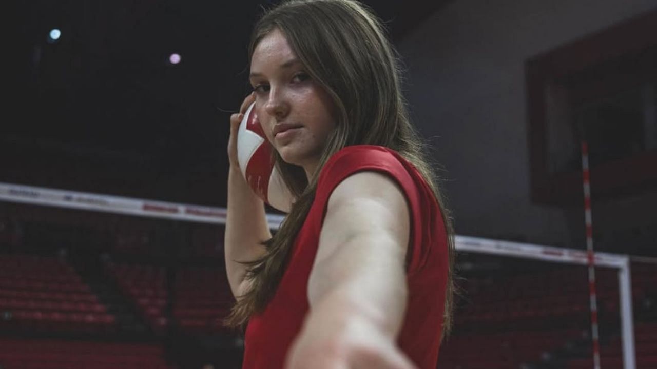 Glimpses of Nebraska Volleyball player Campbell Flynn wearing Nebraska colors (Image via: Campbell.flynn06 Instagram)