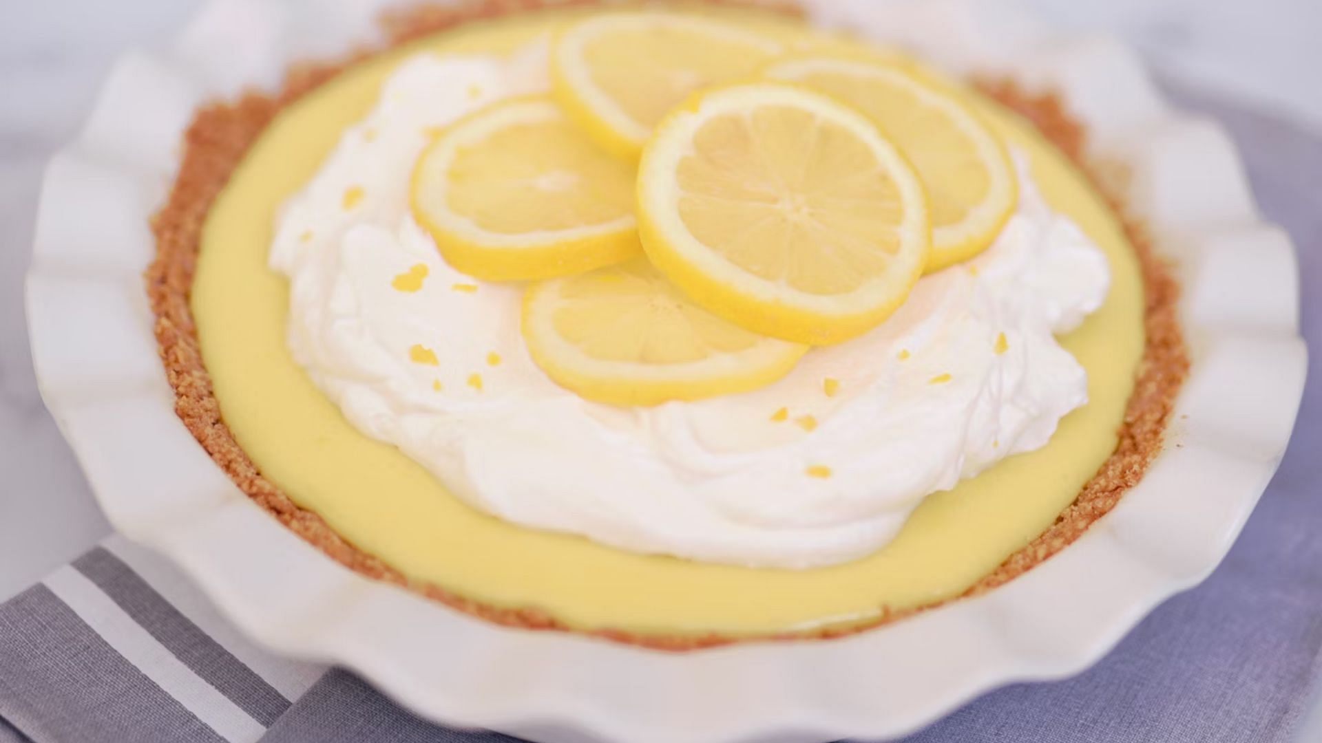 Lemon Icebox Pie is a no-bake dessert (Image via Unsplash)