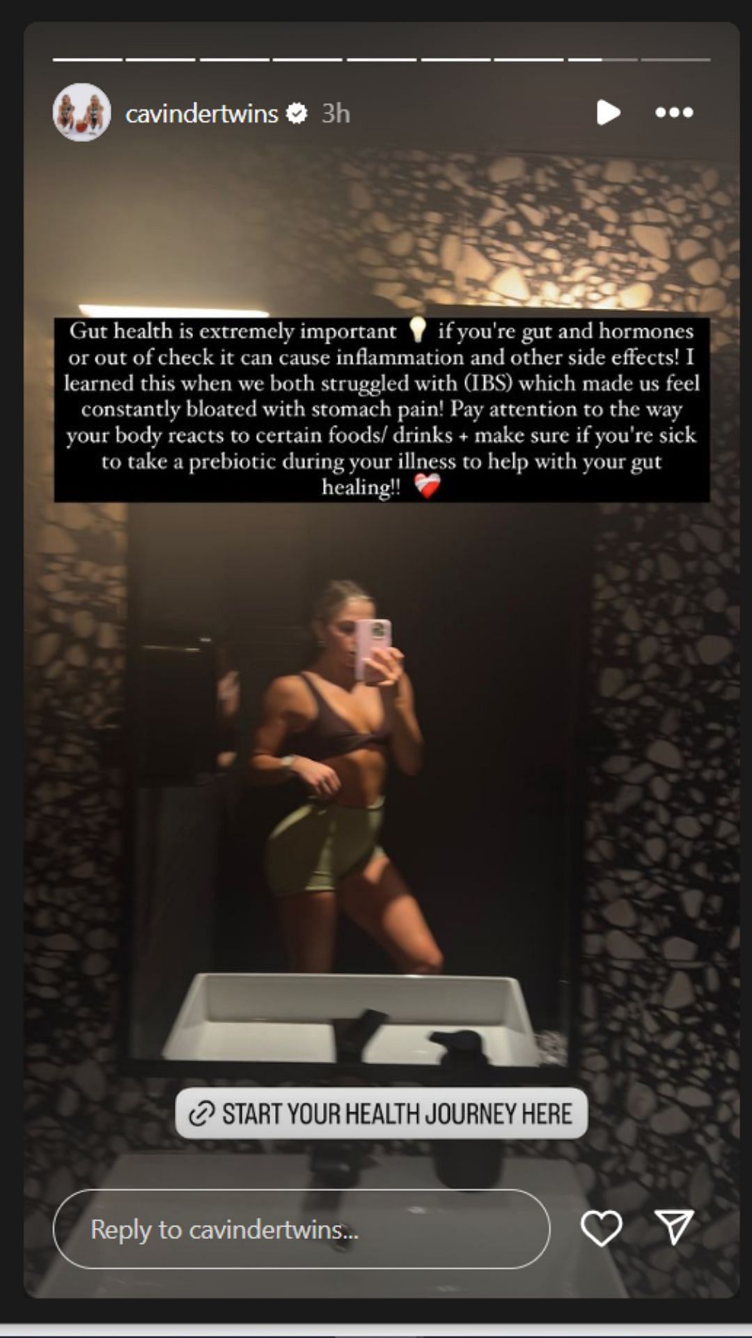 Hanna Cavinder talks about gut health while showing off her abs on IG story. Image via @cavindertwins