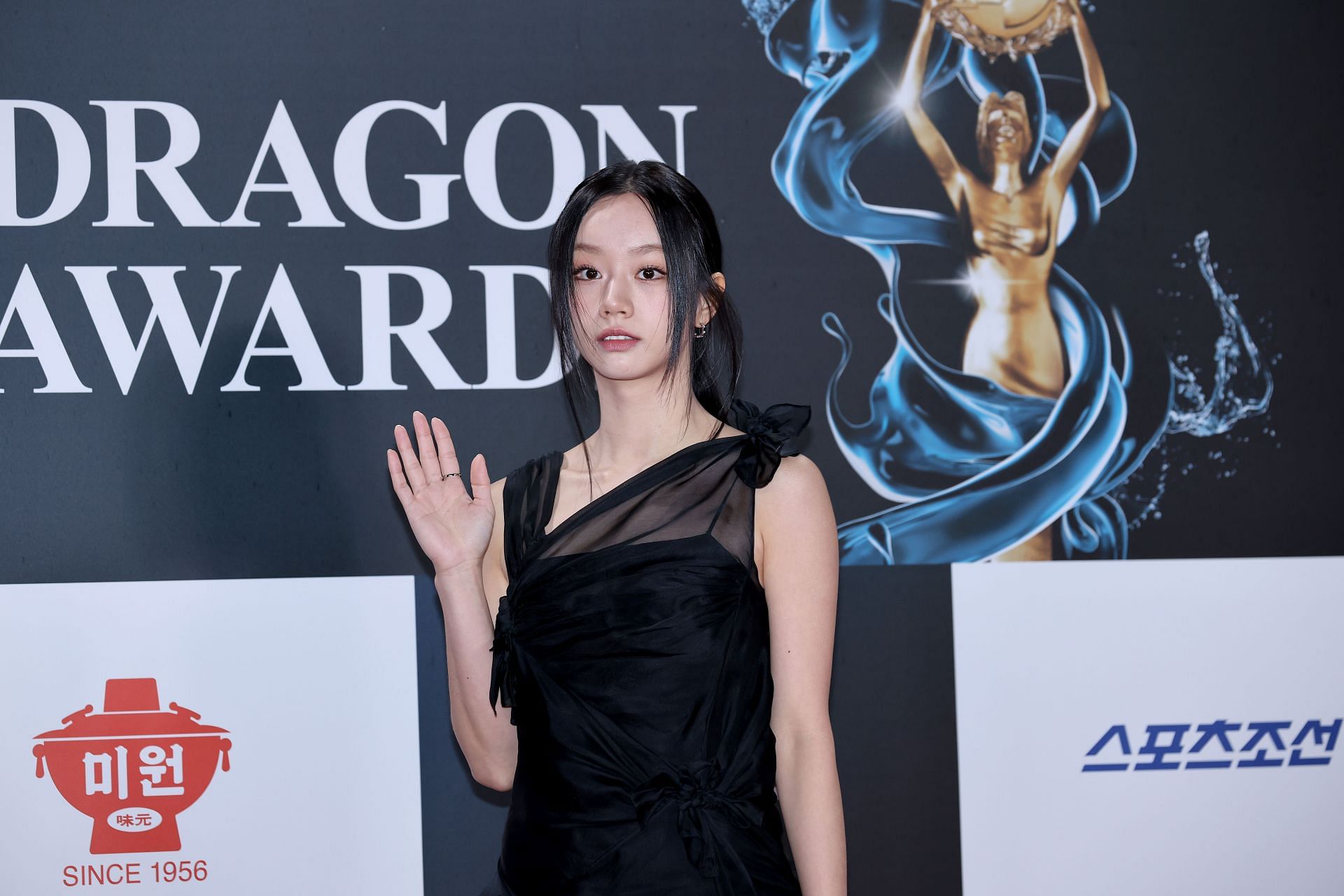 Girl&#039;s Day Hyeri at the 45th Blue Dragon Film Awards (Image via Getty)