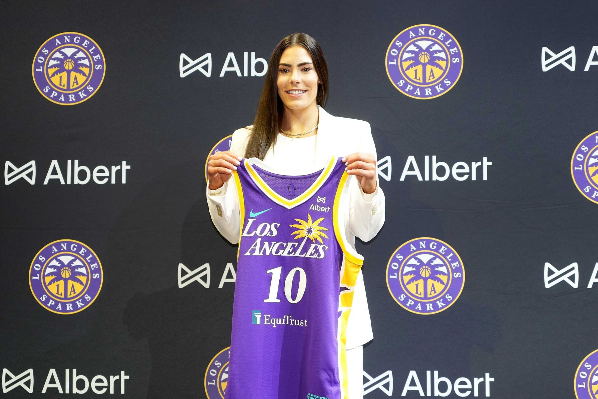 Kelsey Plum reveals how gift from boyfriend subconsciously influenced here decision to join LA Sparks. -- Photo by GETTY