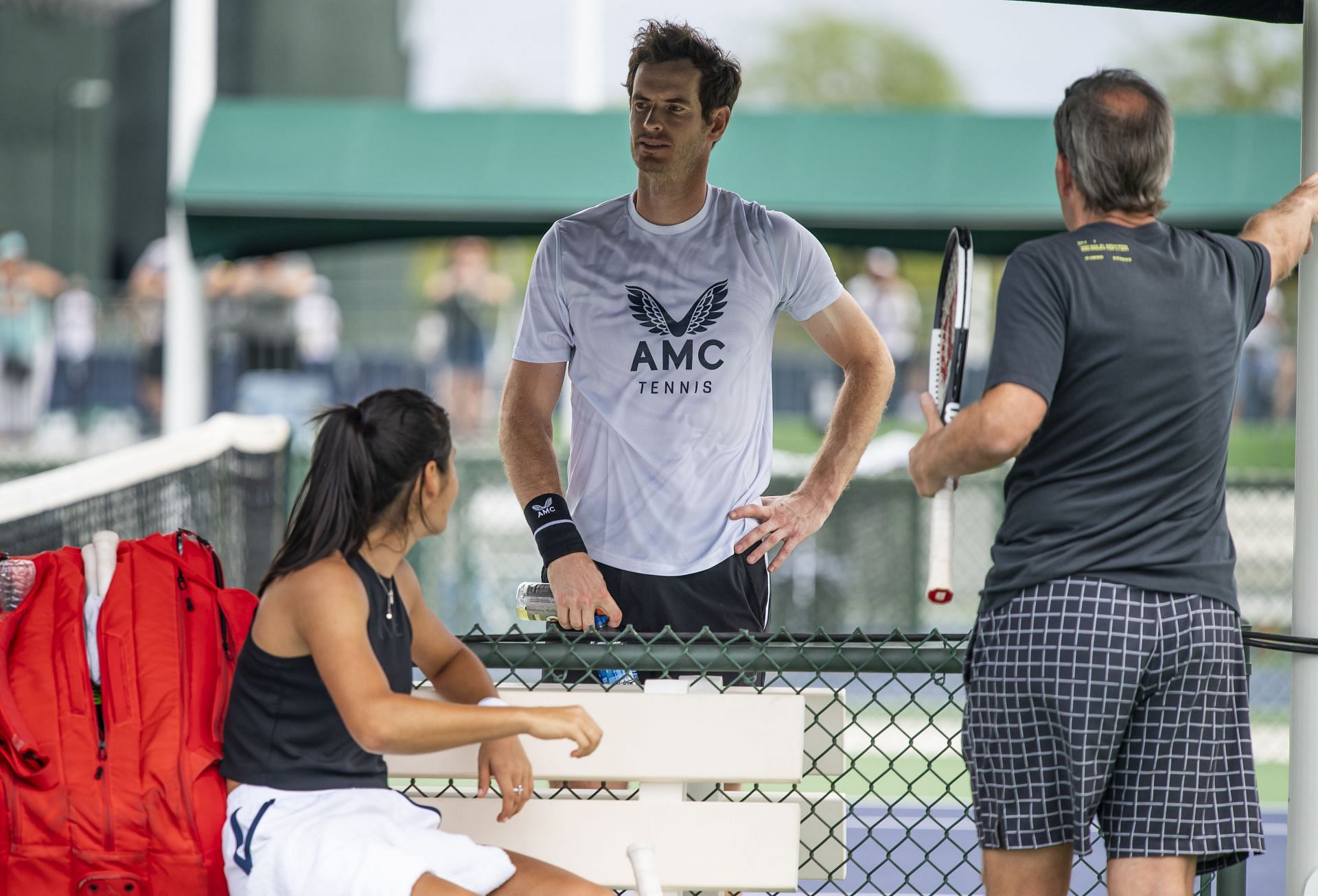 Emma Raducanu (L) and Andy Murray at the Indian Wells Open 2022. (Photo: Getty)