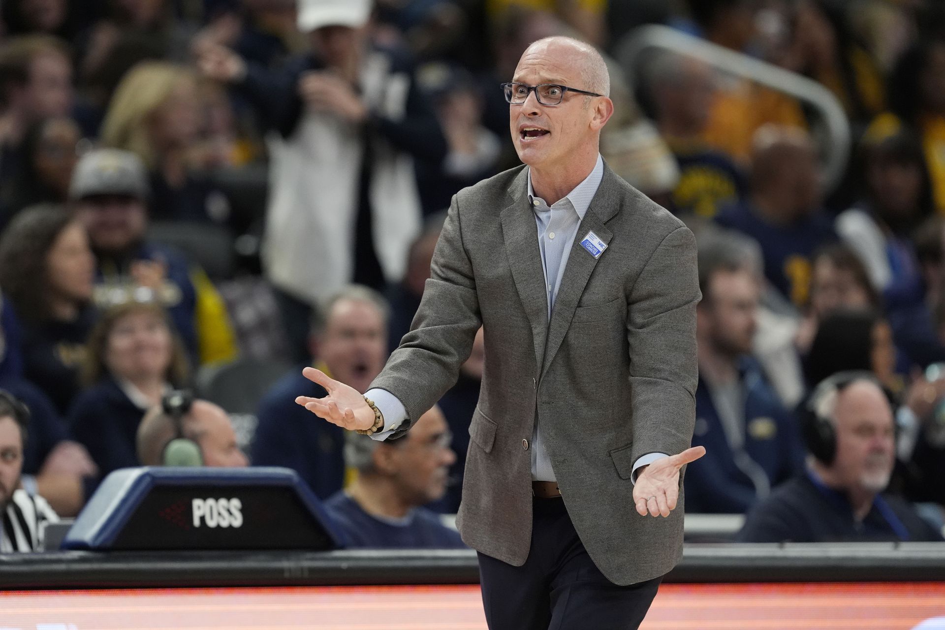 “Keep crying Dan Hurley”: College hoops fans show no mercy to UConn HC after Rick Pitino’s St. John’s emerge victorious
