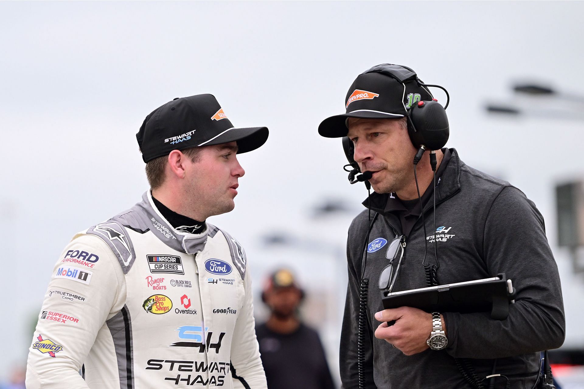  Noah Gragson and crew chief Drew Blickensderfer talk on the grid during qualifying for the NASCAR Cup Series Enjoy Illinois 300 - Source: Getty