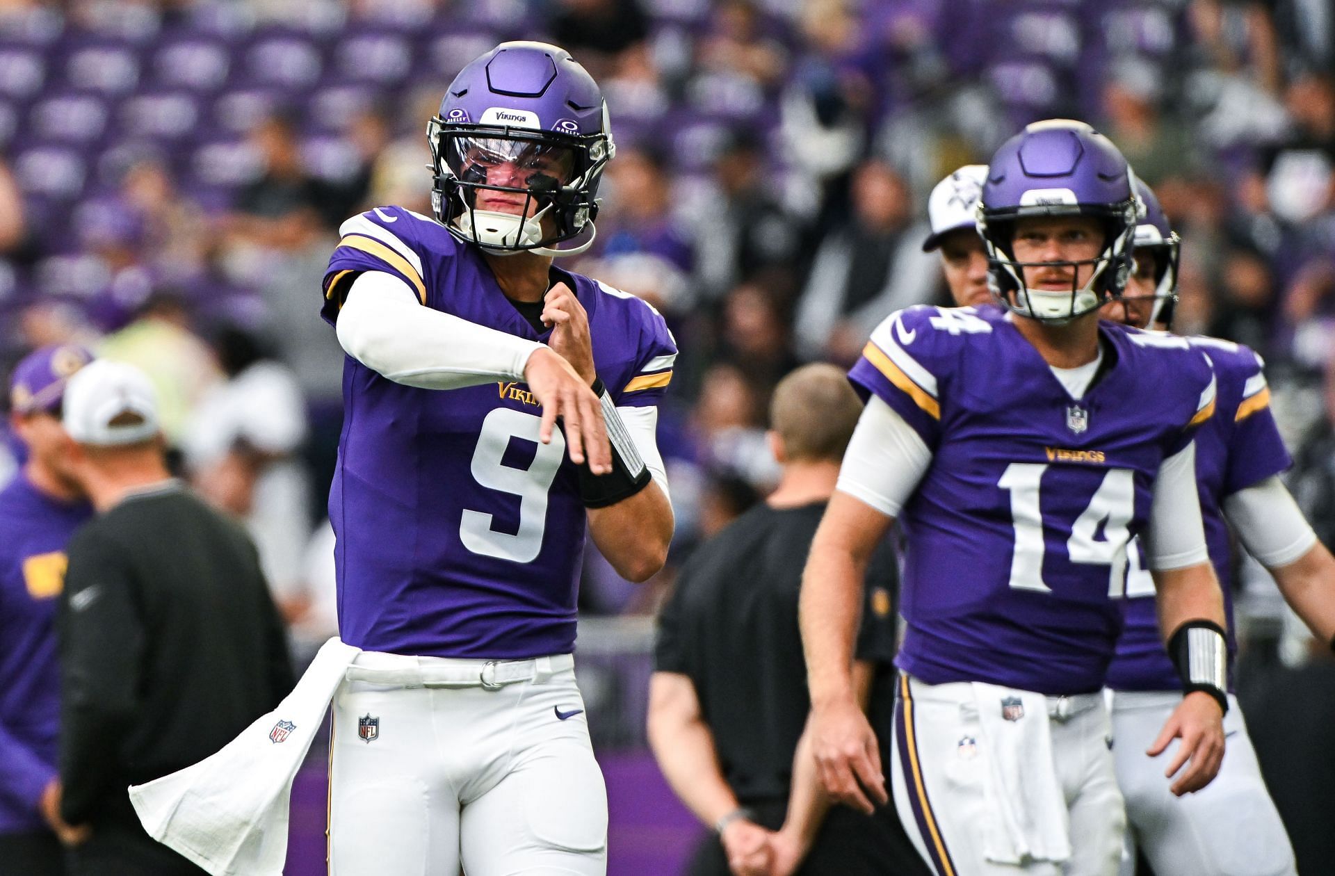 JJ McCarthy, left, Sam Darnold, right, during Las Vegas Raiders v Minnesota Vikings - Source: Getty