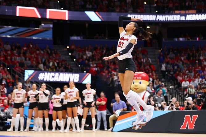 "Adorable"- Bergen Reilly, Maisie Boesiger, Andi Jackson, and other Nebraska Volleyball players react to Harper Murray's offseason vacation
