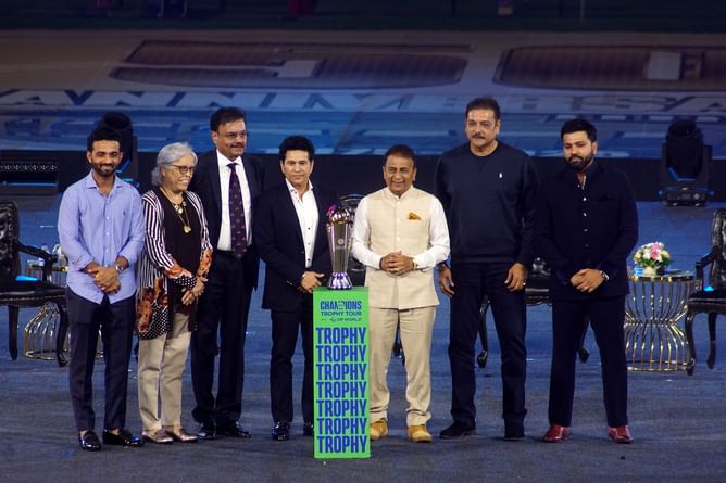 Indian batting legend shares heartwarming photograph with wife on Valentine's Day