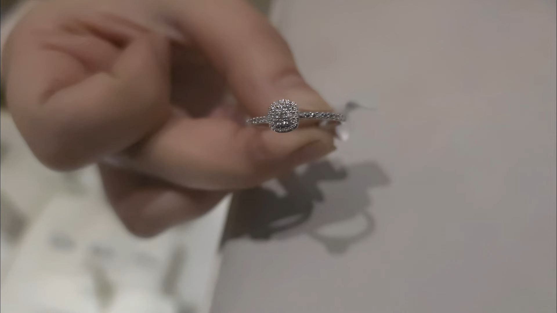 Photo of the ring he says he would buy (Image via Shelbo99/YouTube)