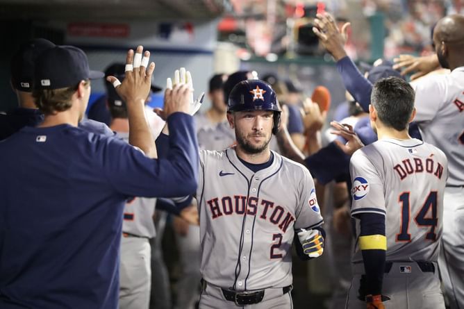 MLB insider offers valuable advice to Alex Bregman in navigating free agency
