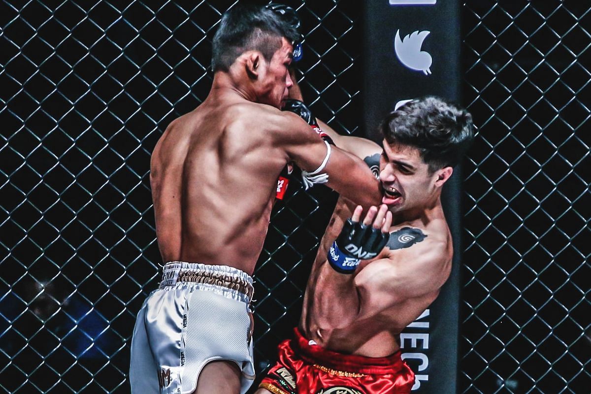 Superlek fighting Rui Botelho in May 2019. [Photo via: ONE Championship]