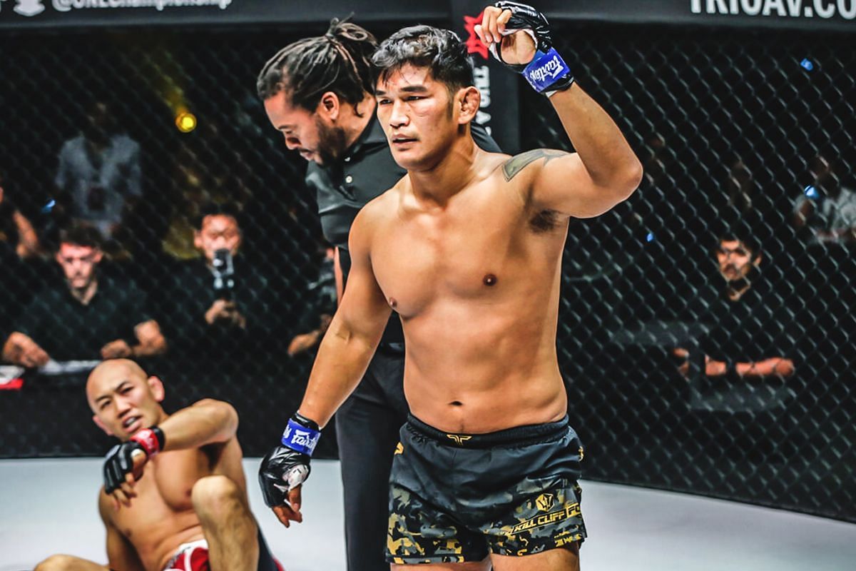 Aung La N Sang produced a wondrous comeback win over Fan Rong in May 2023. [Photo via: ONE Championship]