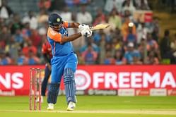 "I don't want to trigger Sanju's fan army at all" - Aakash Chopra on Sanju Samson again getting dismissed similarly in IND vs ENG 2025 4th T20I