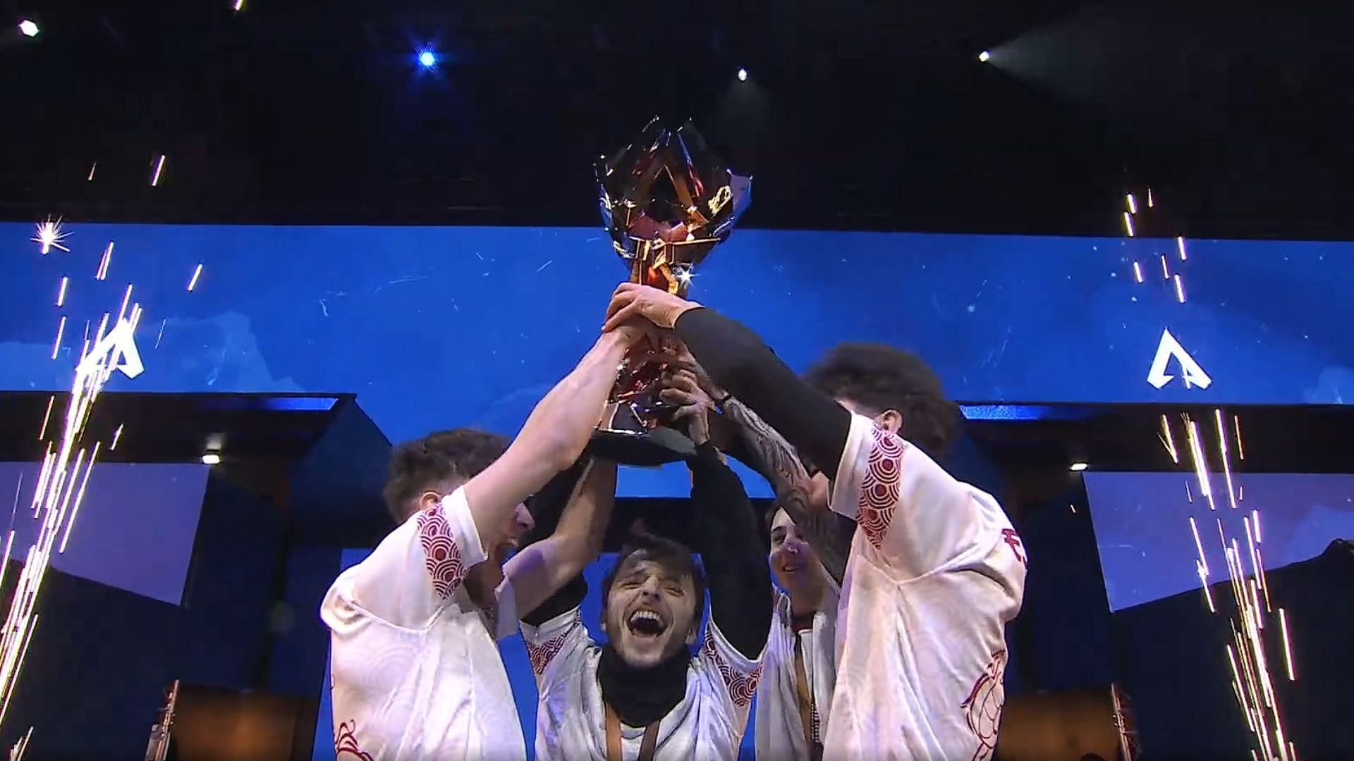 GoNext Esports members lift the ALGS Year 4 Championship trophy (Image via Twitch // Apex Legends)